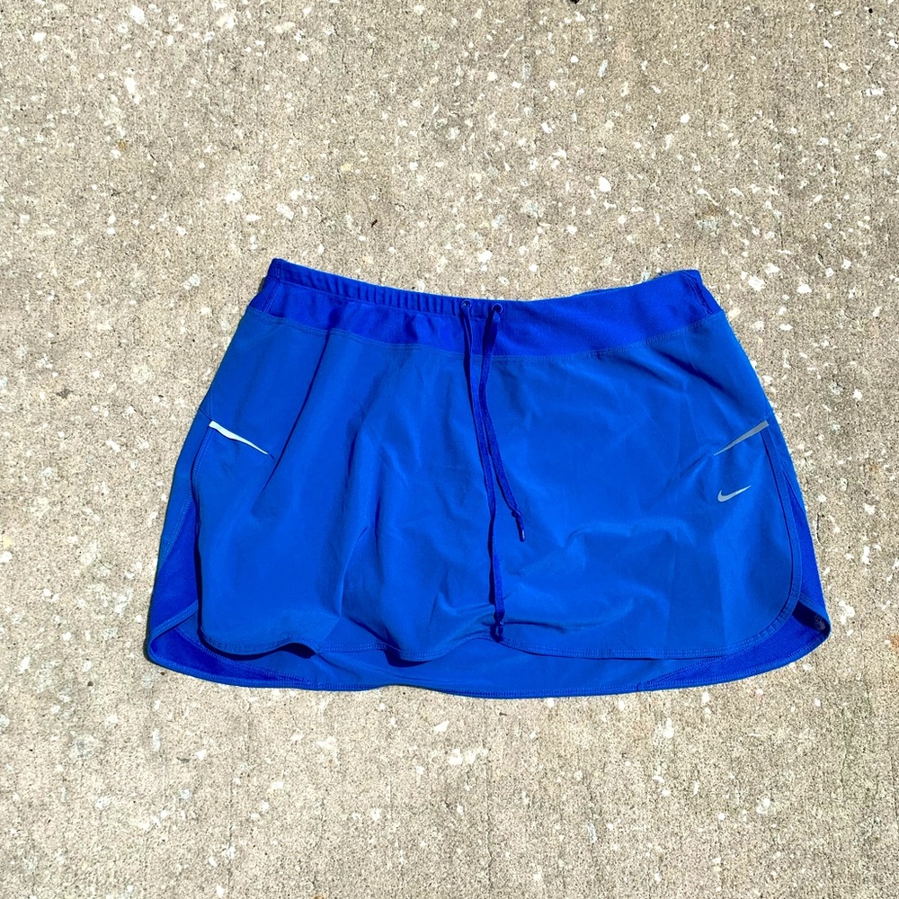 Women’s Nike skirt/shorts